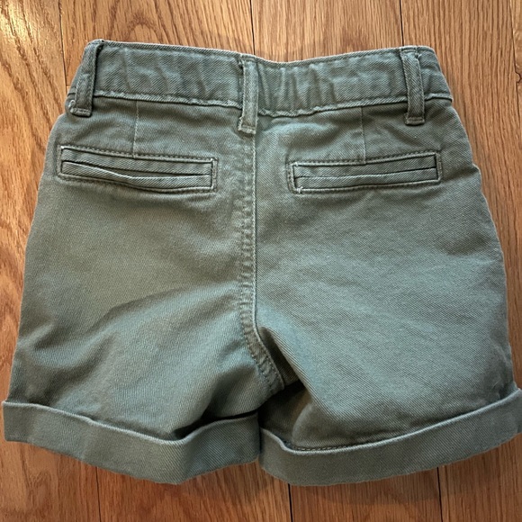 Gap kids olive green shorts. Only worn twice. Excellent condition - Picture 3 of 3